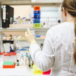 Eczane Yardımcılığı Eğitimi